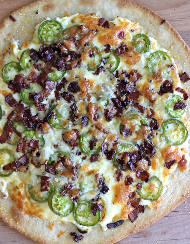 Jalapeño Popper Pizza - All the flavors of a jalapeño popper is so much better in cheesy pizza form!