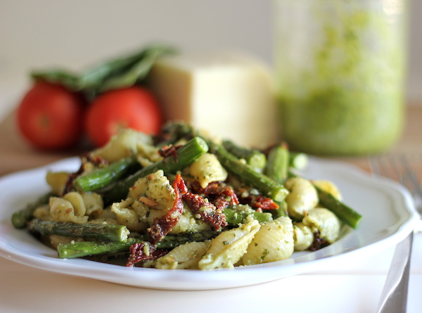 Pesto Pasta with Sun Dried Tomatoes and Roasted Asparagus - A quick and easy dish for those busy weeknights, and it is chockfull of veggies!