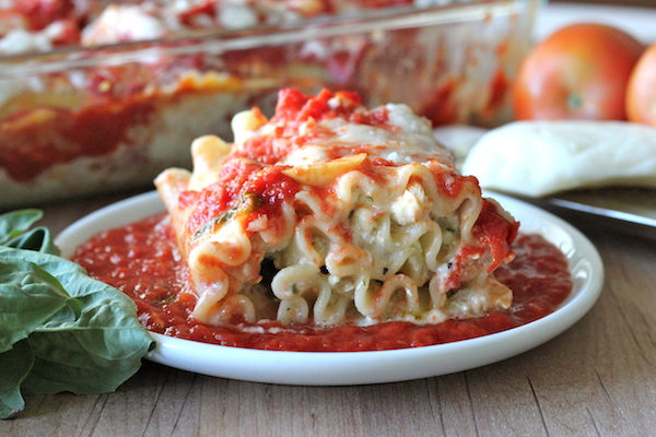 Chicken Pesto Lasagna Roll-Ups - Comfort food in easy single serving form with a cheesy, creamy pesto filling!