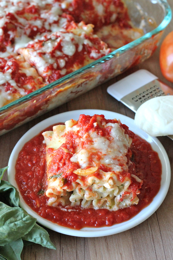 Chicken Pesto Lasagna Roll-Ups - Comfort food in easy single serving form with a cheesy, creamy pesto filling!