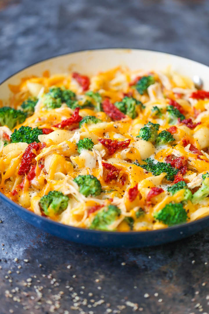 Broccoli Chicken Mac and Cheese - This lightened-up mac and cheese is the best way to sneak in some veggies for those picky eaters! Also freezer-friendly!