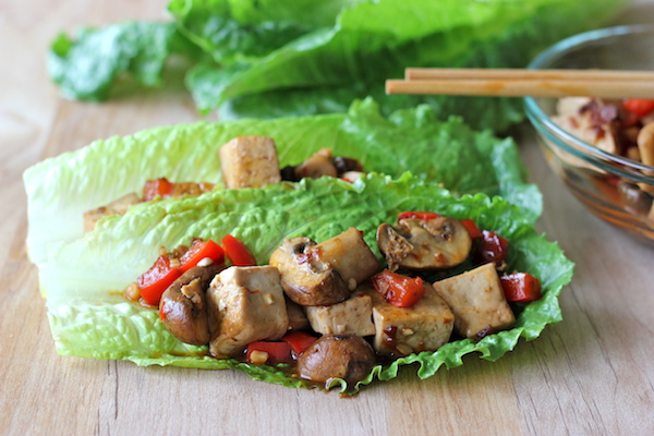 Spicy Tofu Lettuce Wraps - These wraps are incredibly hearty, filling, carbless and healthy. And it takes just 20 min to make!