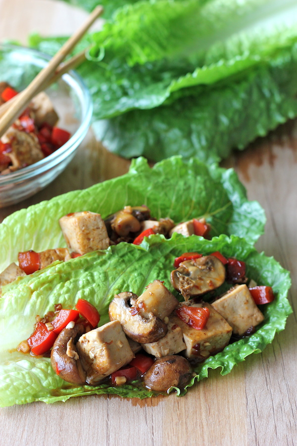Spicy Tofu Lettuce Wraps - These wraps are incredibly hearty, filling, carbless and healthy. And it takes just 20 min to make!