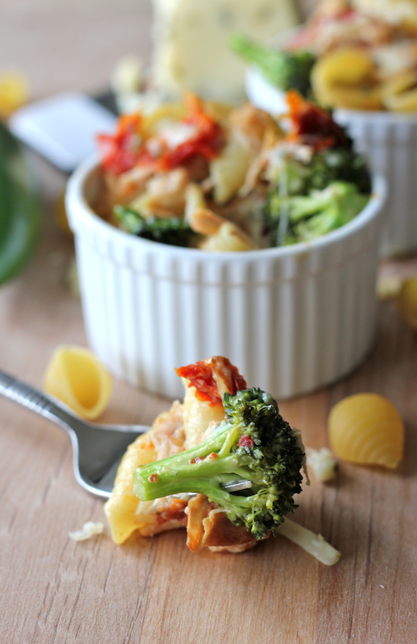 slow cooker mac and cheese with chicken and broccoli