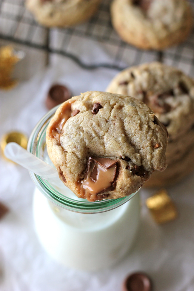 Brown Butter Rolo Toffee Chocolate Chip Cookies - The most irresistible cookies stuffed with caramel and chocolatey goodness!