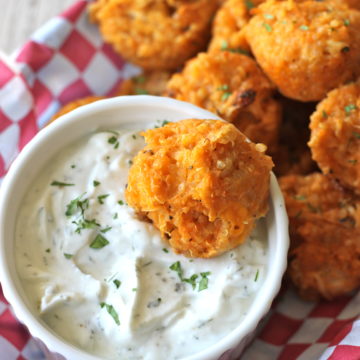 Buffalo Chicken Quinoa Bites With Greek Yogurt Blue Cheese Dip Damn Delicious