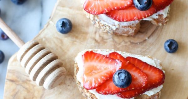 Berry Crostini With Whipped Goat Cheese Damn Delicious