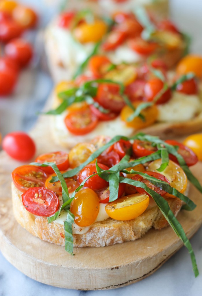 Baked Tomato Bruschetta - Enjoy the last days of summer with these melt-in-your-mouth mozzarella bruschetta bites!