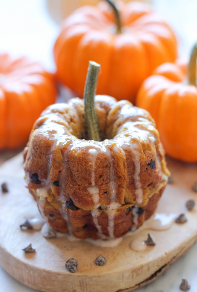 Mini Pumpkin Bundt Cakes with Cinnamon Glaze - These mini bundt cakes are sandwiched together to resemble a sweet baby pumpkin!
