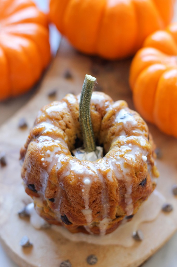 Mini Pumpkin Bundt Cakes with Cinnamon Glaze - These mini bundt cakes are sandwiched together to resemble a sweet baby pumpkin!