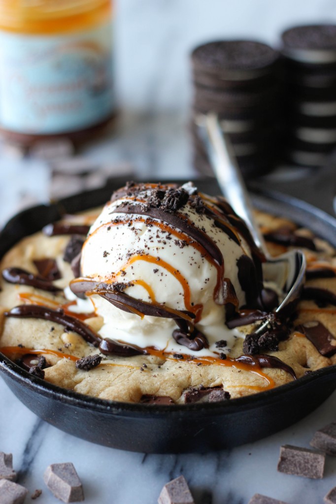 Brown Butter Chocolate Chip Cookie Skillet (“Pizookie”) - No need to go to BJ's anymore for your pizookie cravings!