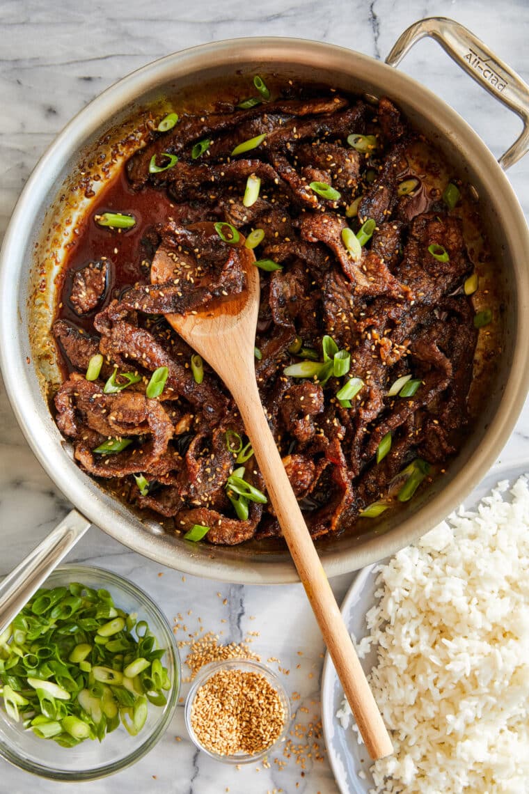 PF Chang’s Mongolian Beef Copycat Recipe - This copycat recipe is so easy to make in 30 min or less (start to finish) and tastes 100x better!