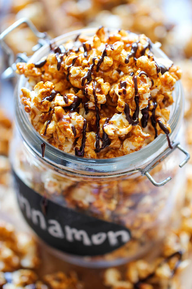 Cinnamon Roll Caramel Corn - The perfect last minute edible gift idea for the holidays that's budget friendly and so easy to whip-up!