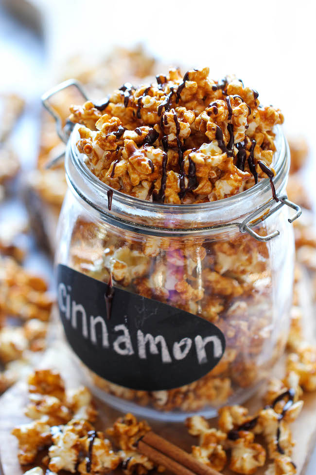 Cinnamon Roll Caramel Corn - The perfect last minute edible gift idea for the holidays that's budget friendly and so easy to whip-up!