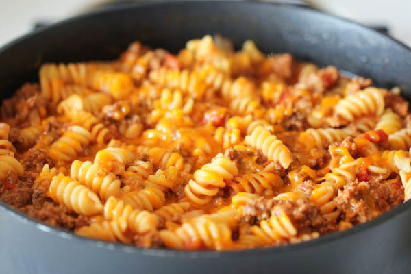 One Pot Cheeseburger Casserole - Damn Delicious