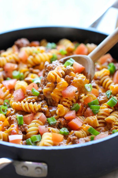 One Pot Cheeseburger Casserole - Damn Delicious