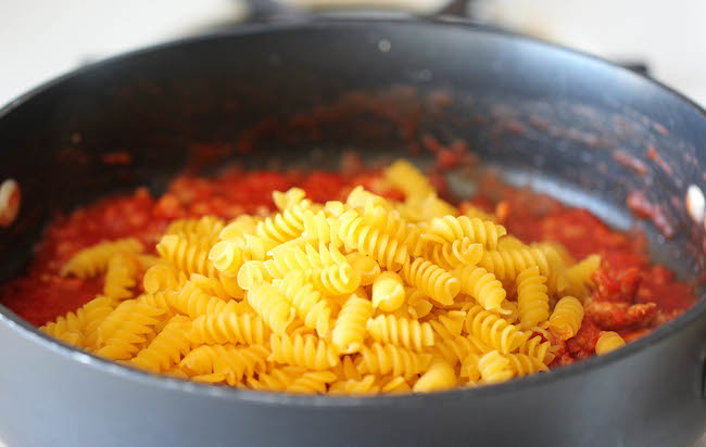 One Pot Baked Ziti - An incredibly easy, no-fuss baked ziti - even the pasta gets cooked right in the pan!