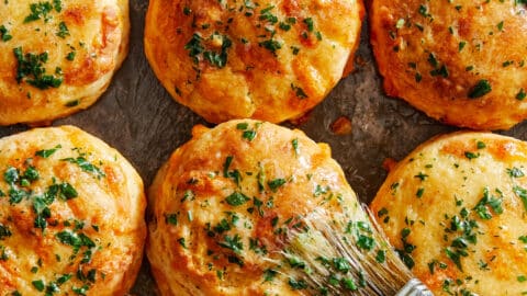Red Lobster Homemade Cheesy Garlic Biscuits - Handle the Heat