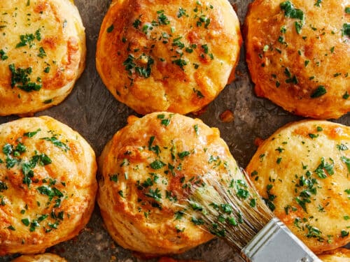 https://s23209.pcdn.co/wp-content/uploads/2014/02/121205_DD_Red-Lobster-Ched-Biscuits_067-500x375.jpg