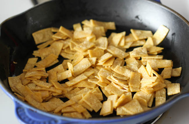 Chicken Enchilada Skillet - An easy, no-fuss, 30 min cheesy skillet dish that the whole family will love!