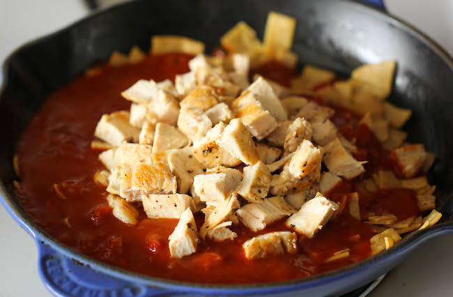 Chicken Enchilada Skillet - An easy, no-fuss, 30 min cheesy skillet dish that the whole family will love!