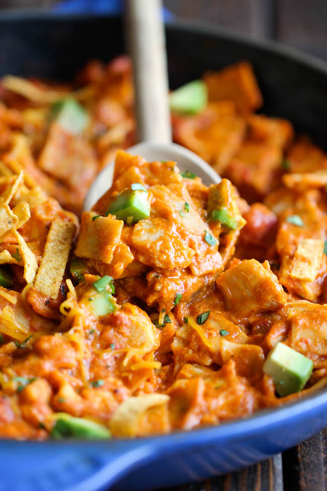 Chicken Enchilada Skillet - An easy, no-fuss, 30 min cheesy skillet dish that the whole family will love!