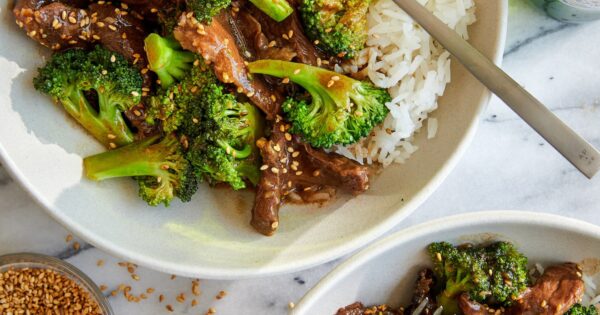 Slow Cooker Beef and Broccoli - Damn Delicious