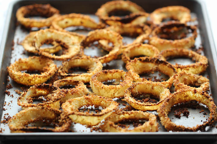 Baked, golden brown onion rings made with Japanese-style breadcrumbs, grated Parmesan and creole seasoning. 