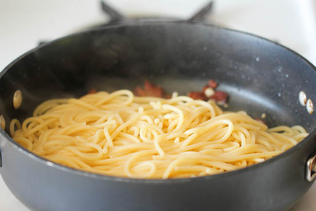 Spaghetti Carbonara - The easiest pasta dish you will ever make with just 5 ingredients in 15 minutes, loaded with Parmesan and bacon!