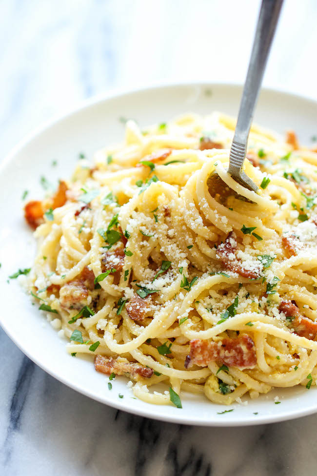 Spaghetti Carbonara - Damn Delicious