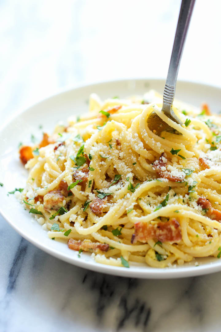 Fast Spaghetti Carbonara l Homemade Recipes http://homemaderecipes.com/world-cuisine/italian/22-homemade-pasta-recipes