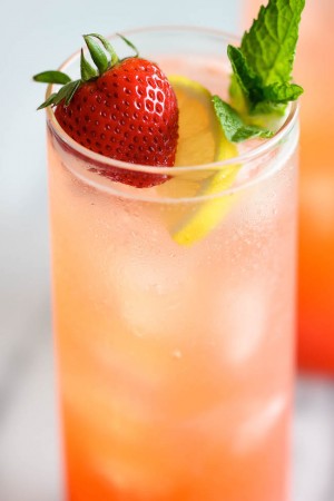 Sparkling Strawberry Lemonade - Damn Delicious