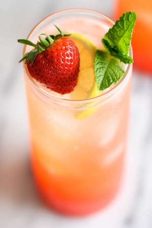 Sparkling Strawberry Lemonade - Damn Delicious