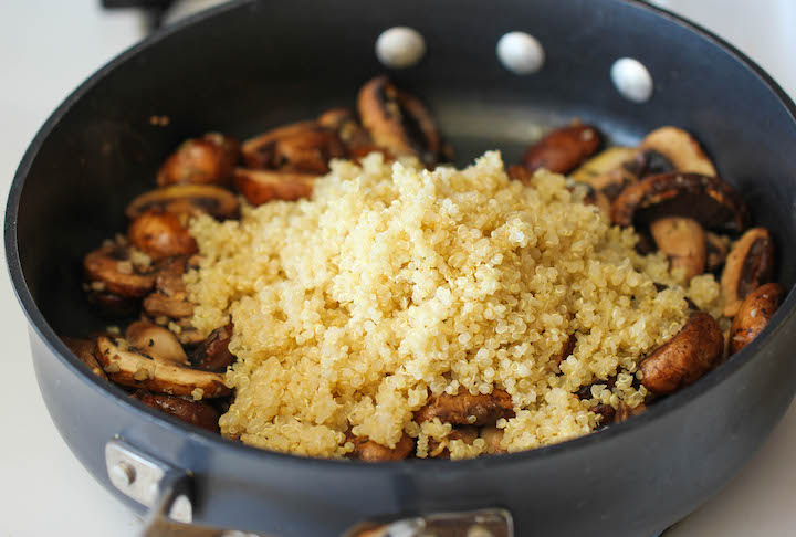 Garlic Mushroom Quinoa - An easy, healthy side dish that you'll want to make with every single meal!