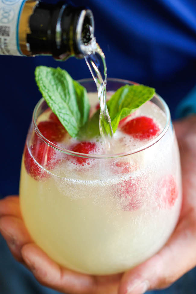 Raspberry Limoncello Prosecco - Amazingly refreshing, bubbly, and sweet - a perfect summer cocktail that you can make in just 5 minutes!