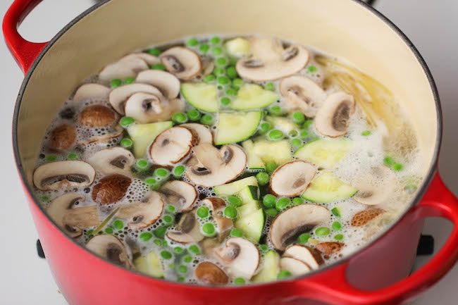 One Pot Zucchini Mushroom Pasta Damn Delicious