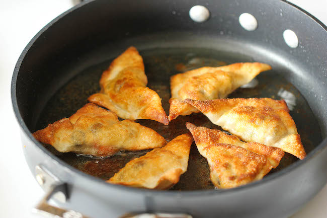 Southwest Wontons - Crispy wontons loaded with southwest, cheesy goodness. And you won't believe how easy this is to whip up!