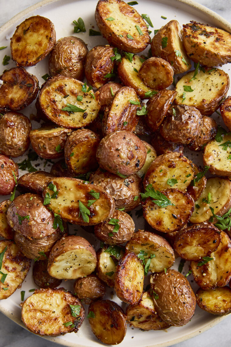 Garlic Parmesan Roasted Potatoes - Perfectly crisp-tender garlicky, buttery roasted potatoes. The most perfect side dish for all your meals!