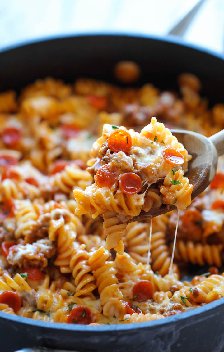 One Pot Pizza Pasta Bake - Damn Delicious