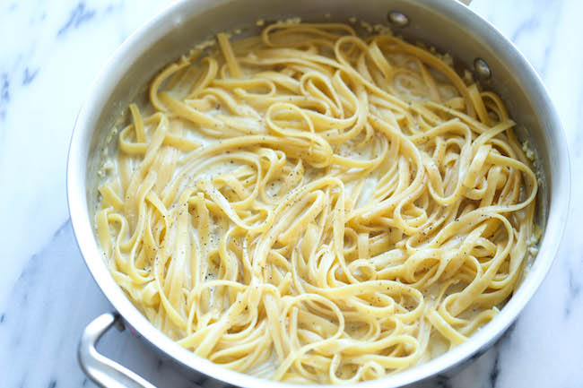 One Pot Garlic Parmesan Pasta - The easiest and creamiest pasta made in a single pot - even the pasta gets cooked right in the pan! How easy is that?