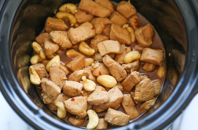 Slow Cooker Cashew Chicken - A Chinese takeout favorite made right in your crockpot. All you need is 10 min prep. Doesn't get easier or healthier than that!