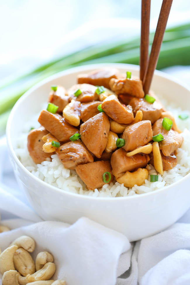 Slow Cooker Cashew Chicken - A Chinese takeout favorite made right in your crockpot. All you need is 10 min prep. Doesn't get easier or healthier than that!