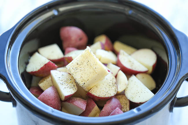 Slow Cooker Garlic Mashed Potatoes - The easiest mashed potatoes you will ever make. Just throw it all in the crockpot and you're set. Easy peasy!