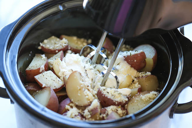 Slow Cooker Garlic Mashed Potatoes - The easiest mashed potatoes you will ever make. Just throw it all in the crockpot and you're set. Easy peasy!