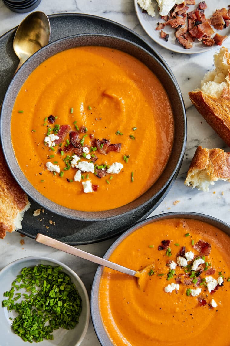 Roasted Butternut Squash and Bacon Soup - THE BEST and easiest butternut squash soup ever! Silky smooth and so so creamy. Perfect for Fall!