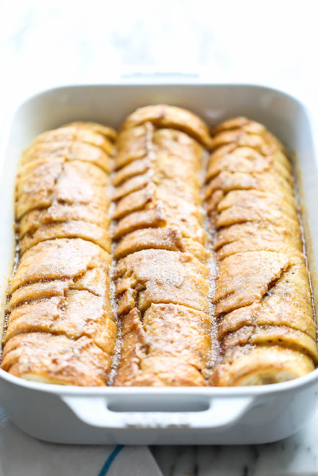 Easiest Overnight French Toast Bake - You can easily prep this the night before in only 10 min. Then just pop it in the oven right before serving. So easy!