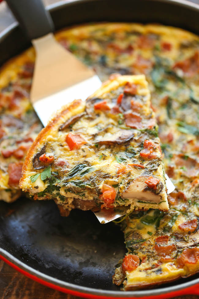 Bacon Mushroom Spinach Frittata - So quick, so easy and so perfect as a quick weeknight dinner or fancy brunch - and you can make it ahead of time too!