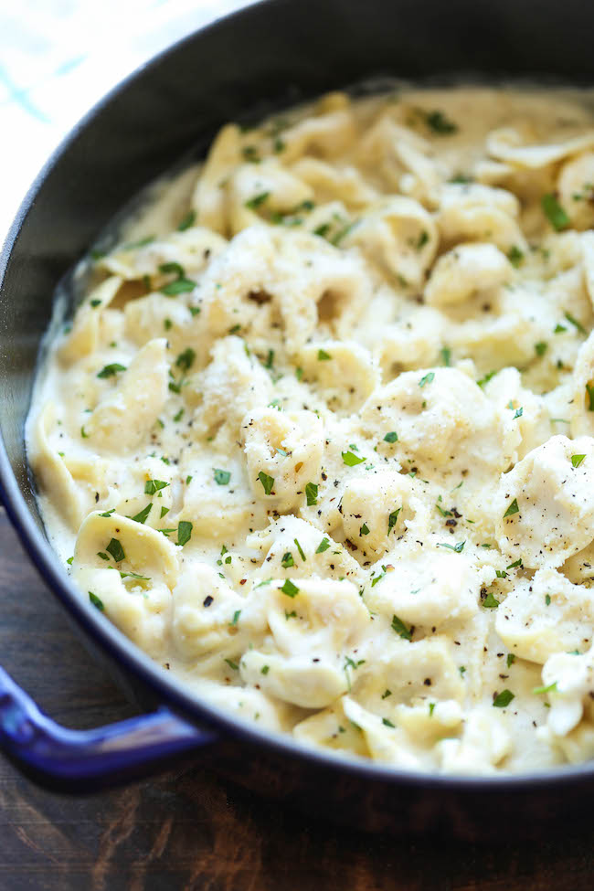 Easy Garlic Alfredo Tortellini - So simple, so easy, and just amazingly creamy. Best of all, it comes together in just 20 min from start to finish!