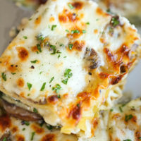 Creamy Spinach and Mushroom Lasagna - Damn Delicious