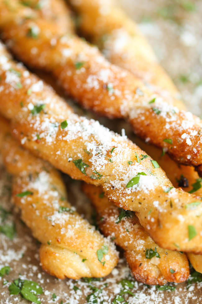 Easy Garlic Butter Breadsticks - The easiest garlicky-parmesan breadsticks made in less than 20 min - no yeast, no rolling, nothing. It's just that easy!